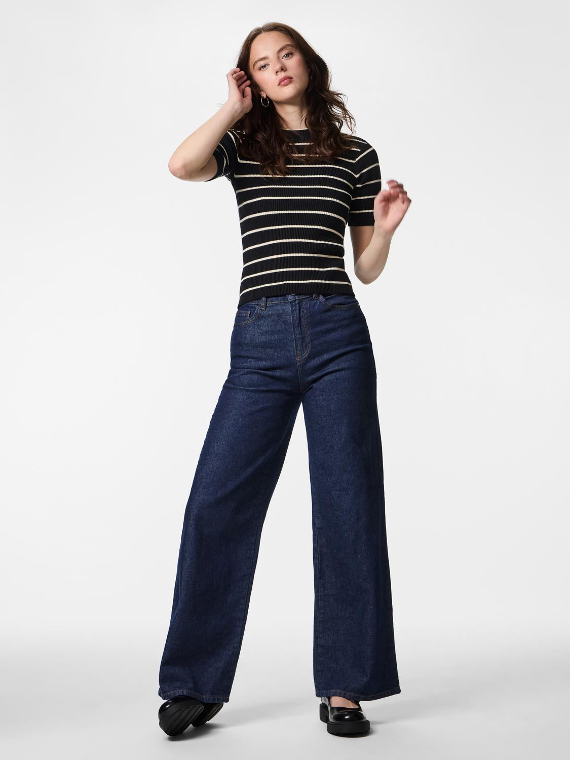 model_shot-front_full